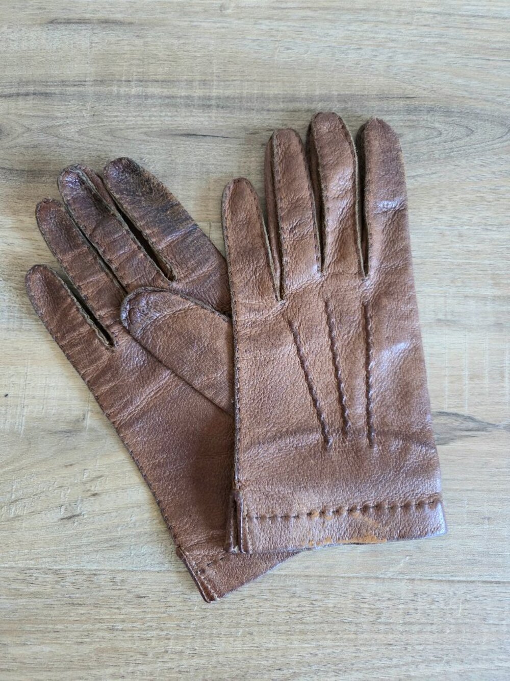 Vintage brown leather gloves.